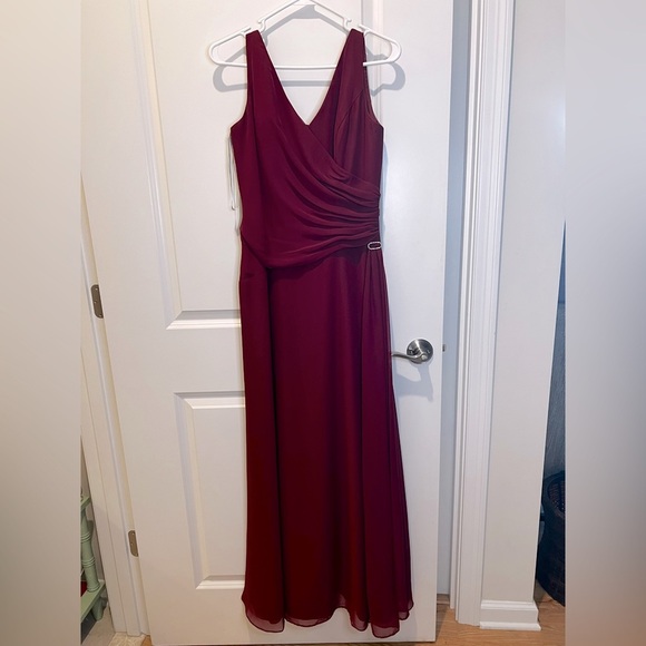 Jordan Sleeveless Purple Chiffon Gown Size 4 - Picture 1 of 12